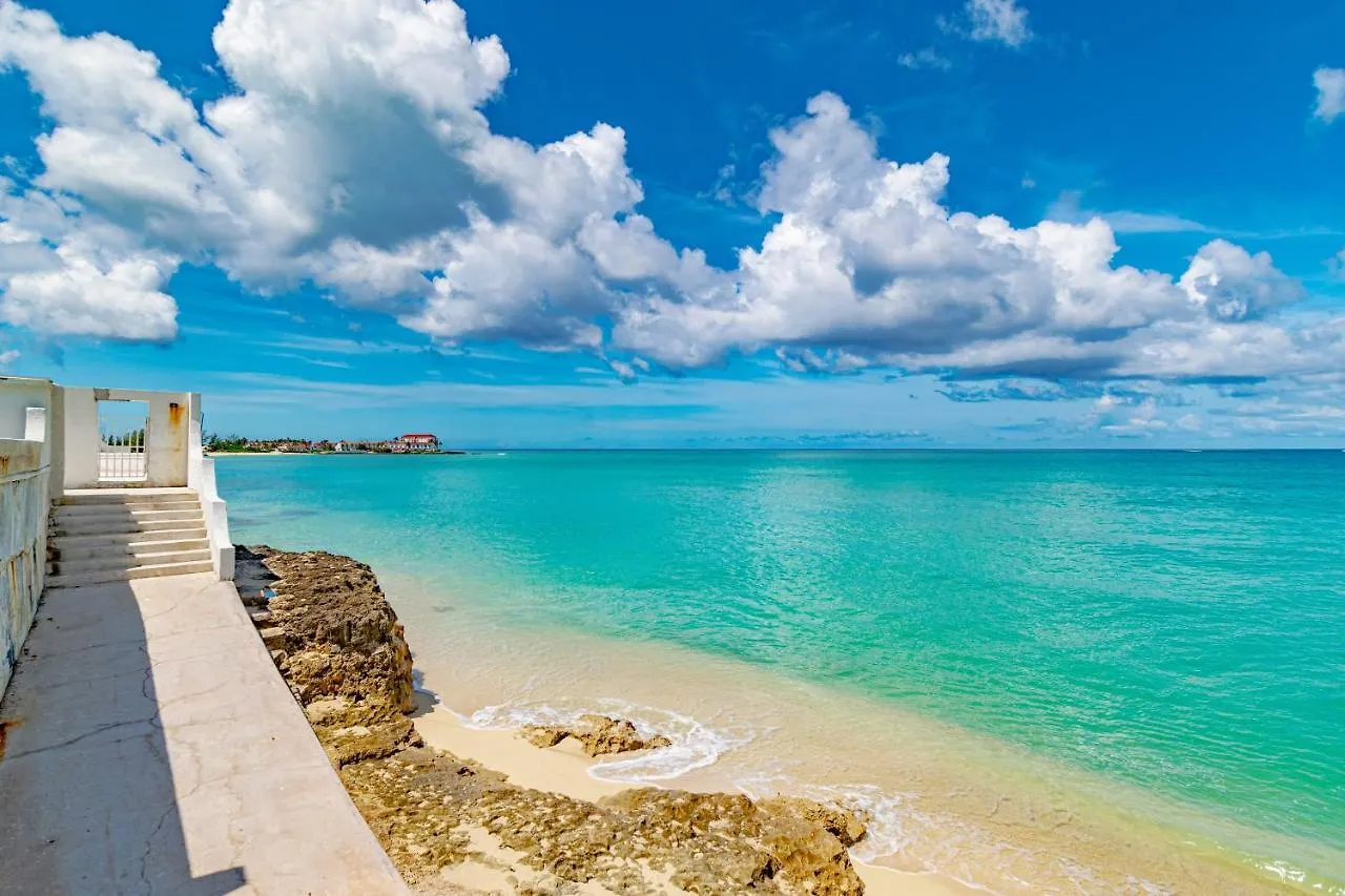 Caprice 14 - Oceanfront Villa - Gated Community With Pool ナッソー バハマ