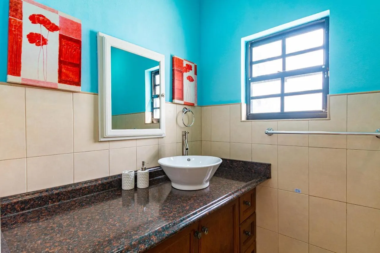 Caprice 14 - Oceanfront Villa - Gated Community With Pool ナッソー 0*,  バハマ