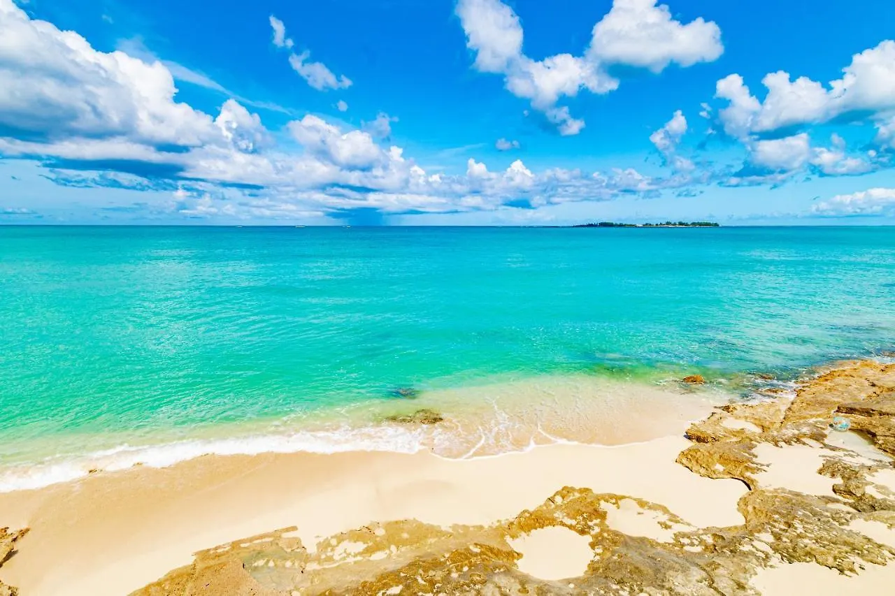 Caprice 14 - Oceanfront Villa - Gated Community With Pool Nassau