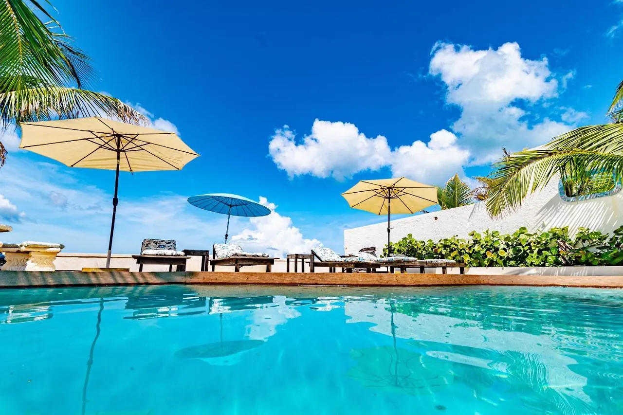 Caprice 14 - Oceanfront Villa - Gated Community With Pool Nassau Ferienhaus