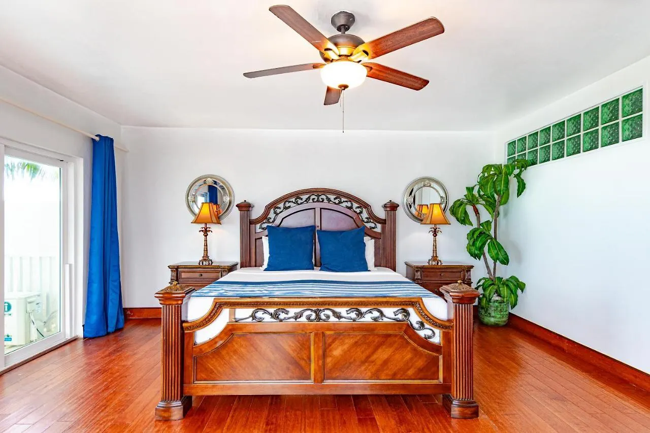 Caprice 14 - Oceanfront Villa - Gated Community With Pool Nassau Bahamas