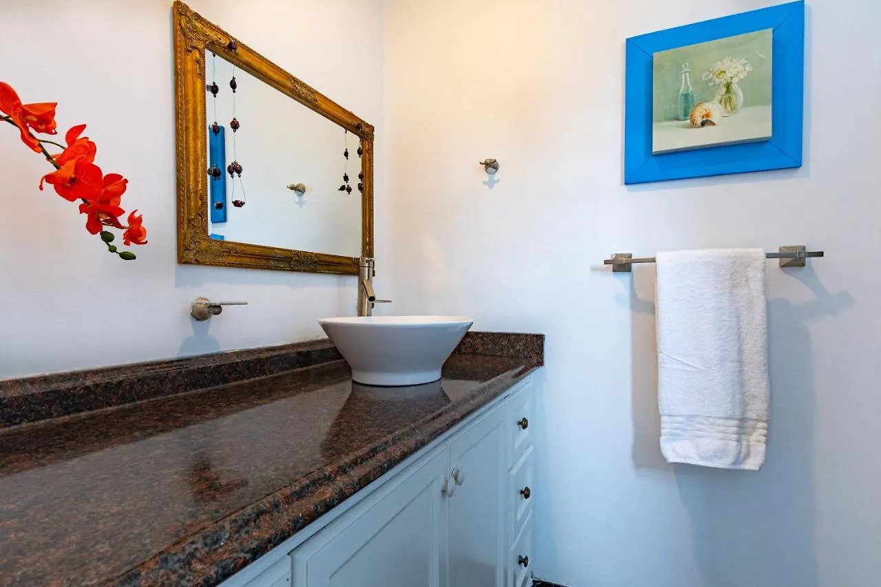 Caprice 14 - Oceanfront Villa - Gated Community With Pool Nassau